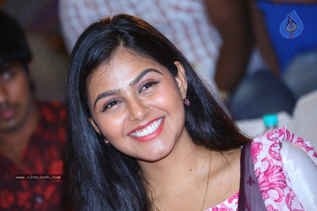 Monal Gajjar New Photos - 20 / 78 photos