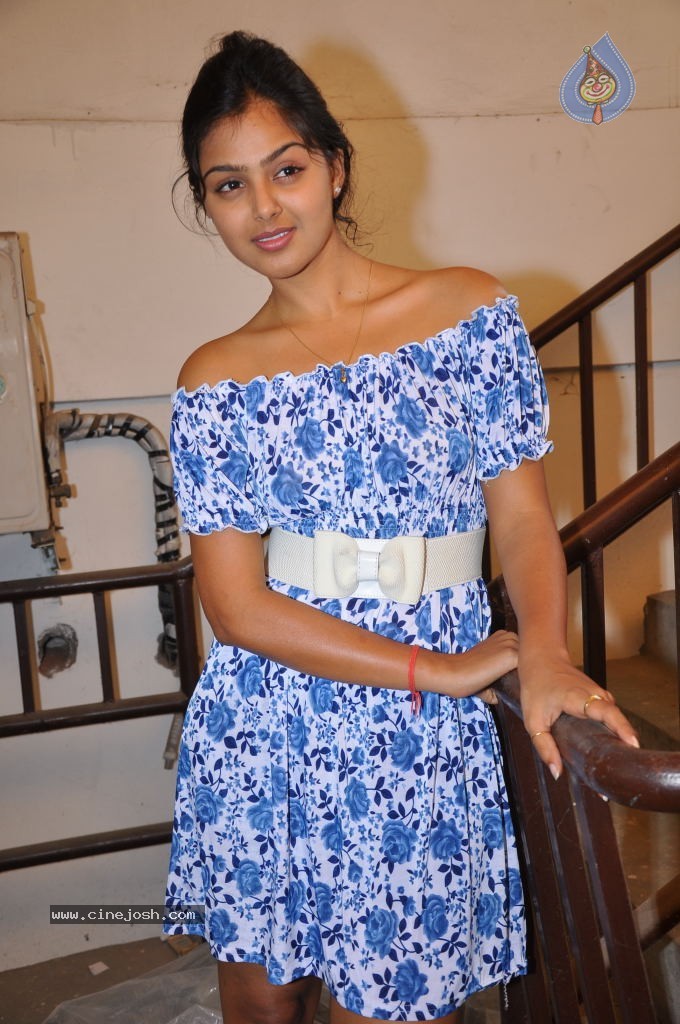 Monal Gajjar New Stills - 7 / 45 photos