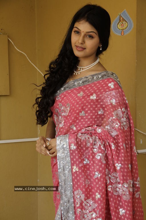 Monal Gajjar New Stills - 19 / 41 photos