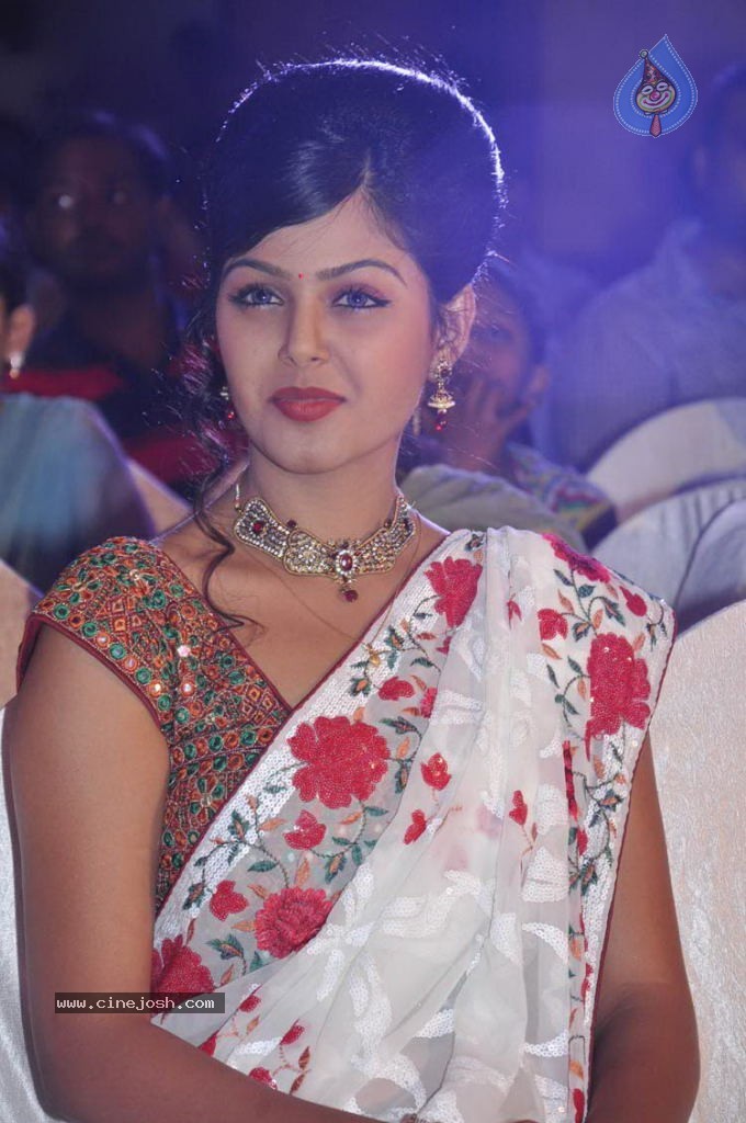 Monal Gajjar New Stills - 18 / 37 photos