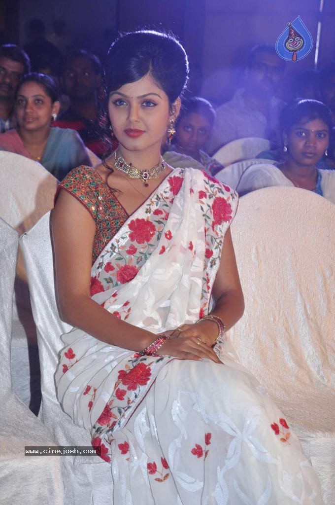 Monal Gajjar New Stills - 32 / 37 photos