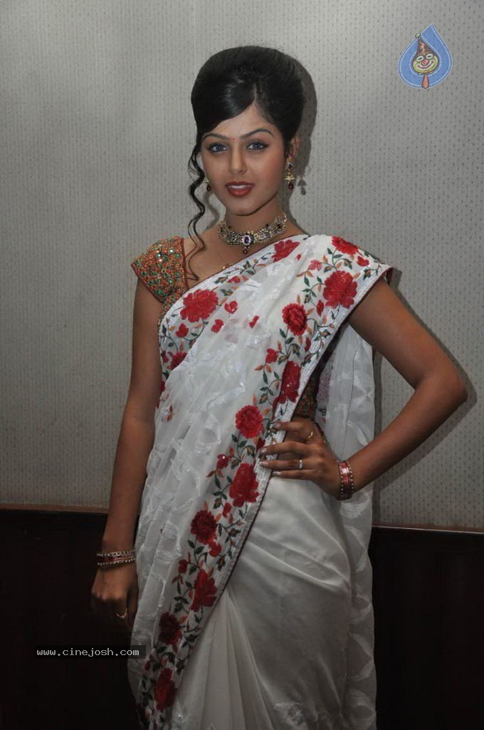 Monal Gajjar New Stills - 36 / 37 photos