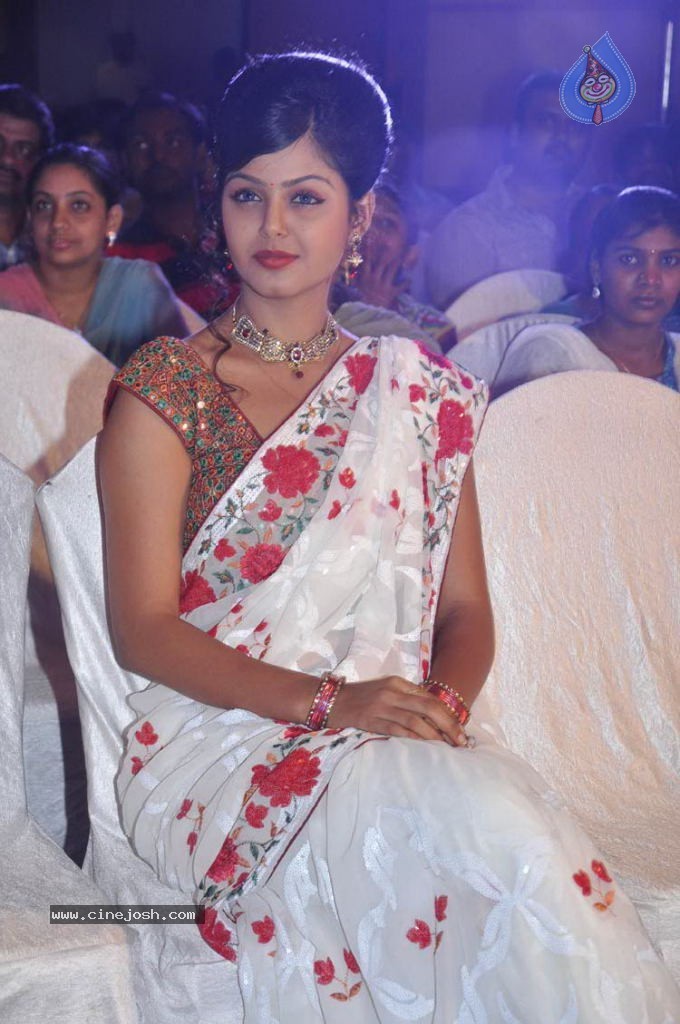Monal Gajjar New Stills - 37 / 37 photos