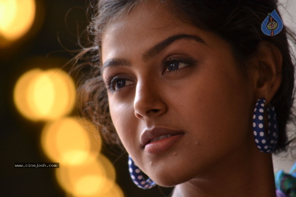Monal Gajjar New Stills - 32 / 67 photos
