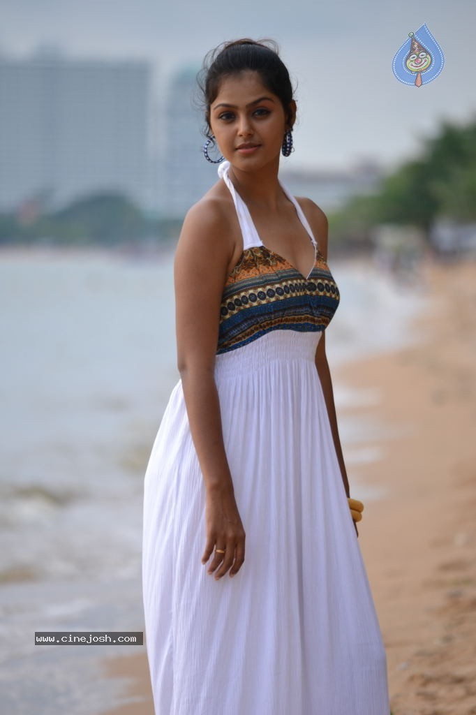 Monal Gajjar New Stills - 35 / 67 photos