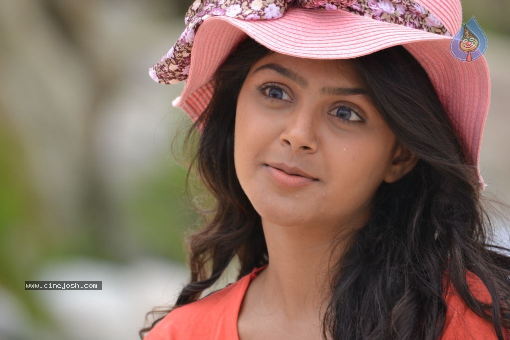 Monal Gajjar New Stills - 40 / 67 photos