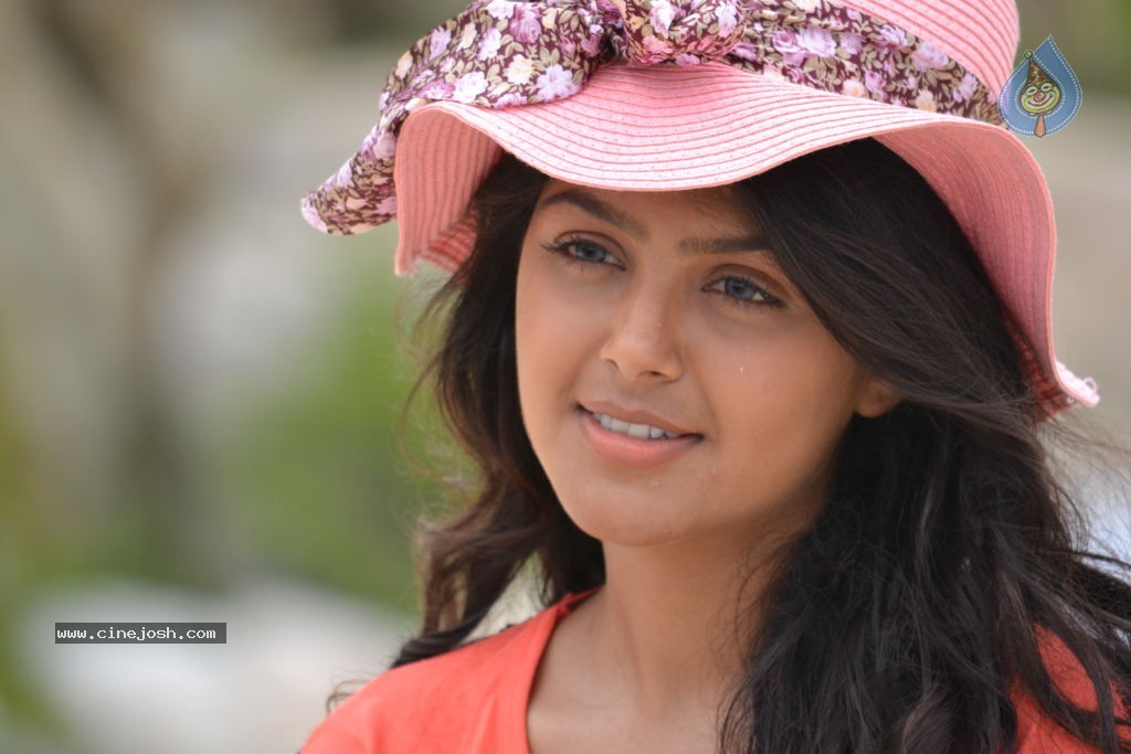 Monal Gajjar New Stills - 41 / 67 photos