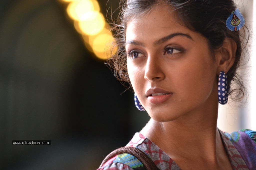 Monal Gajjar New Stills - 58 / 67 photos