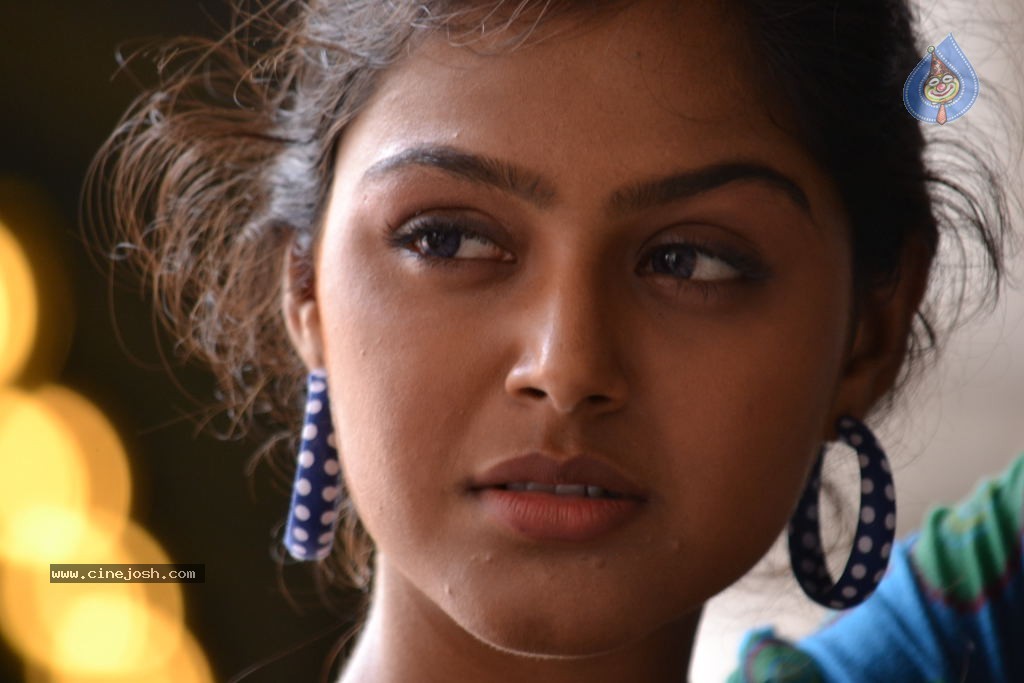 Monal Gajjar New Stills - 59 / 67 photos