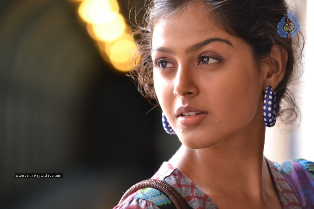 Monal Gajjar New Stills - 66 / 67 photos