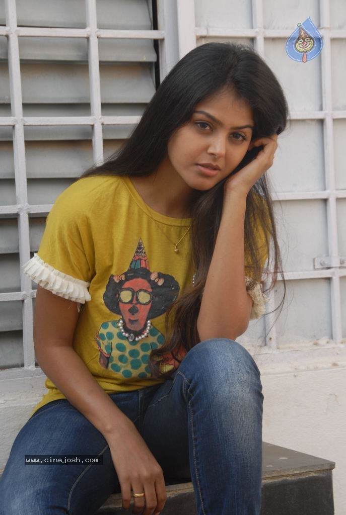 Monal Gajjar Stills - 5 / 45 photos