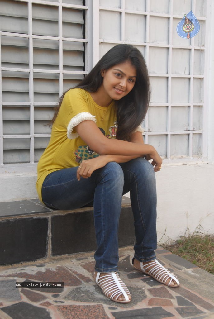 Monal Gajjar Stills - 6 / 45 photos