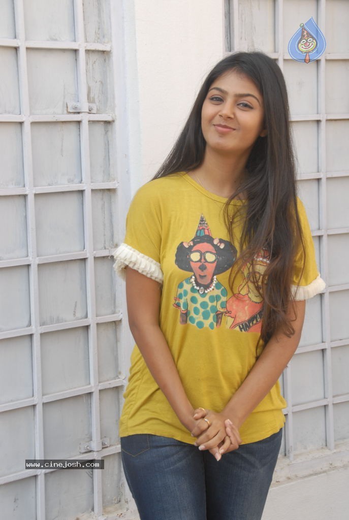 Monal Gajjar Stills - 19 / 45 photos