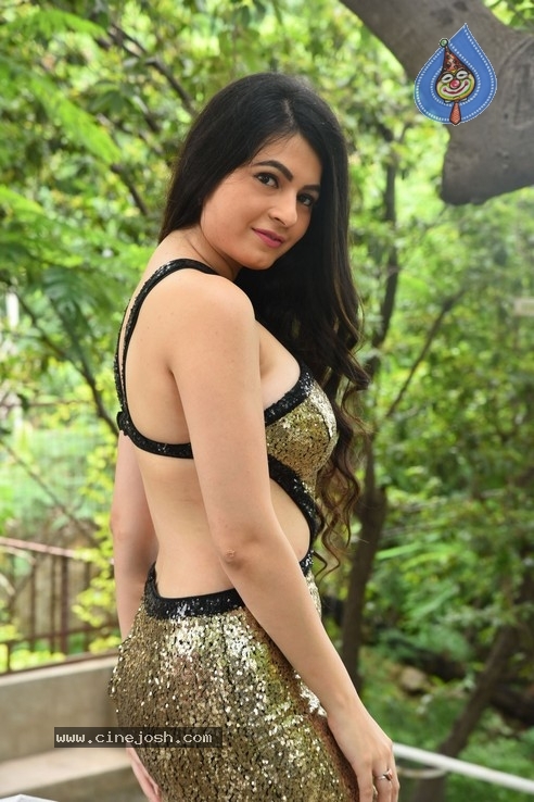 Monal Jagtani Stills - 4 / 15 photos