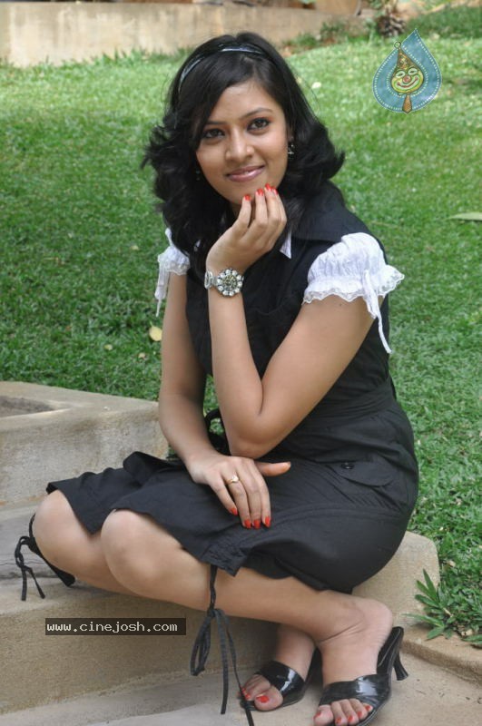 Monika Sharma Stills - 4 / 29 photos