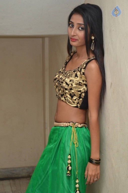 Moumita Halder Images - 15 / 21 photos