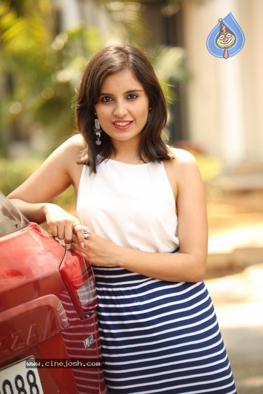 Mridanjli Photos - 8 / 36 photos