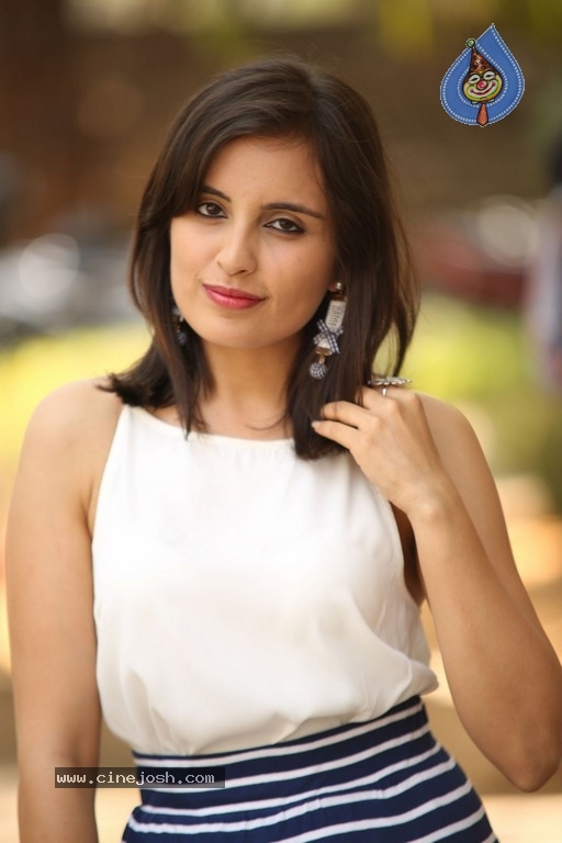 Mridanjli Photos - 27 / 36 photos