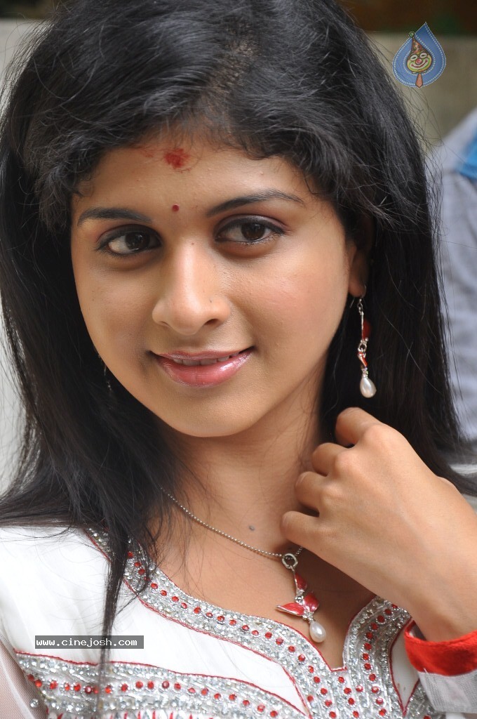 Mridula Bhaskar New Stills - 20 / 76 photos