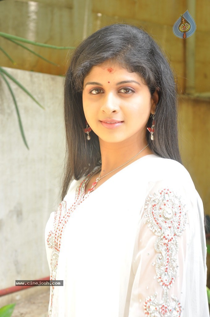 Mridula Bhaskar New Stills - 39 / 76 photos
