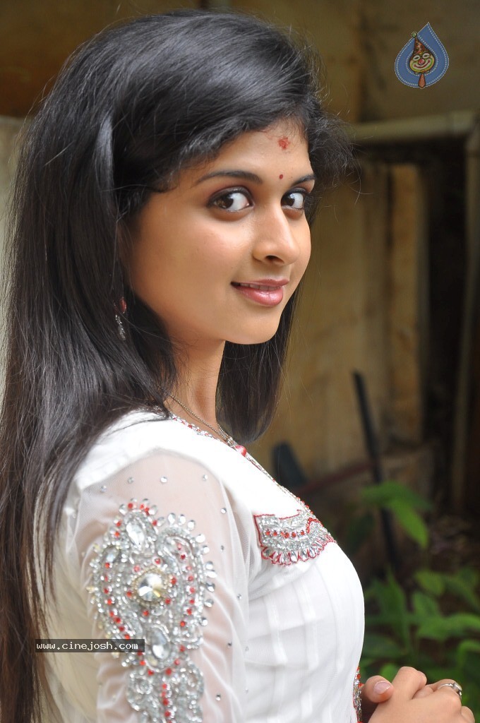 Mridula Bhaskar New Stills - 65 / 76 photos