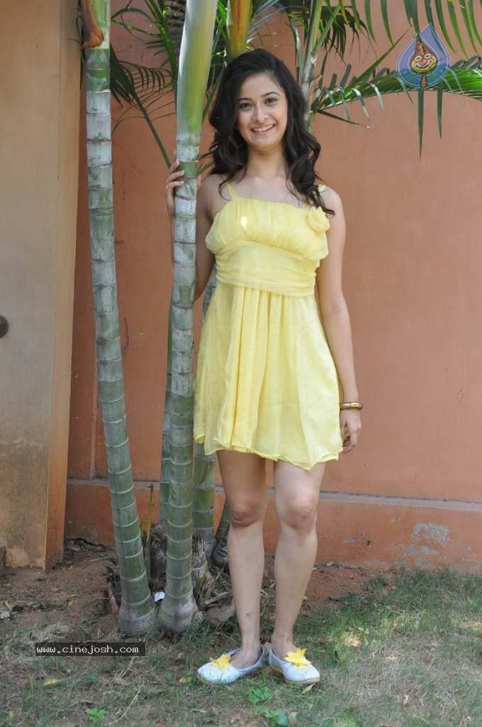Mrudhula Hot Stills - 16 / 79 photos