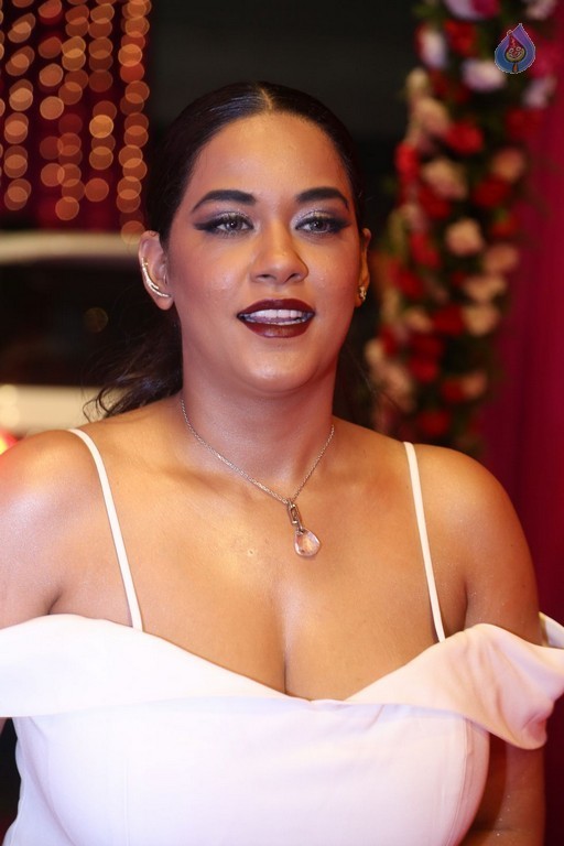 Mumaith Khan at Zee Telugu Apsara Awards - 8 / 21 photos