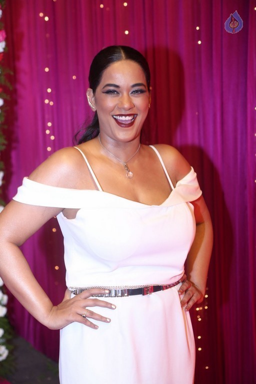 Mumaith Khan at Zee Telugu Apsara Awards - 10 / 21 photos