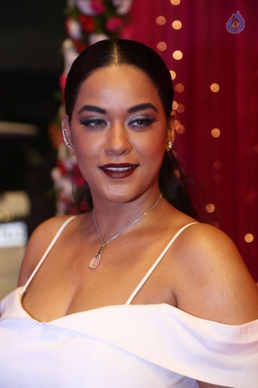 Mumaith Khan at Zee Telugu Apsara Awards - 11 / 21 photos