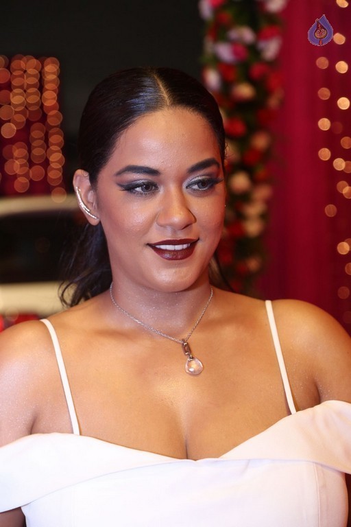 Mumaith Khan at Zee Telugu Apsara Awards - 17 / 21 photos