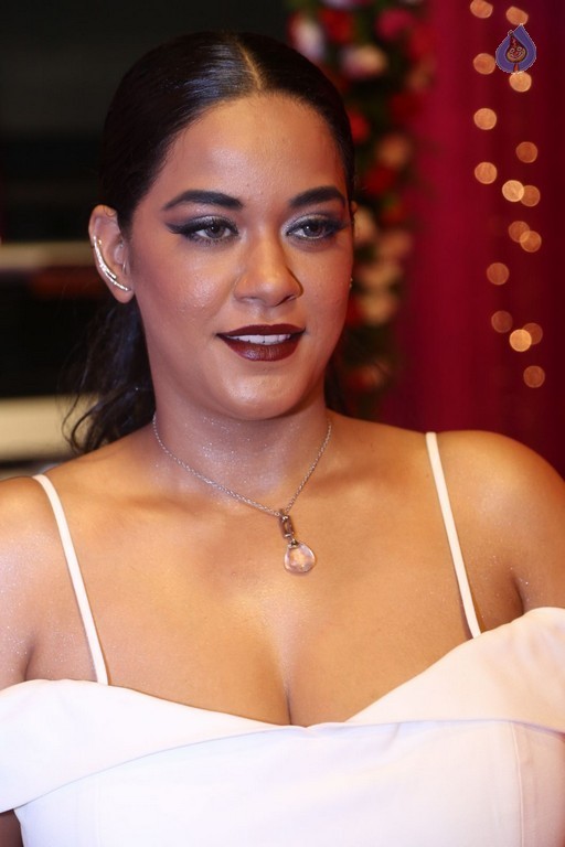Mumaith Khan at Zee Telugu Apsara Awards - 20 / 21 photos