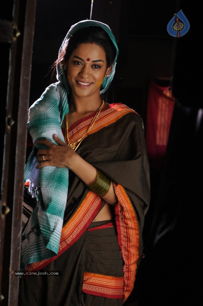 Mumaith Khan Hot Stills - 5 / 82 photos