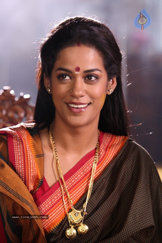 Mumaith Khan Hot Stills - 24 / 82 photos