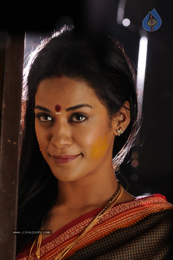 Mumaith Khan Hot Stills - 36 / 82 photos