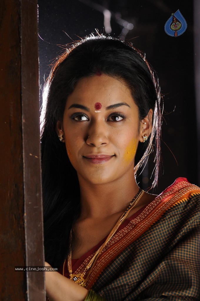 Mumaith Khan Hot Stills - 43 / 82 photos
