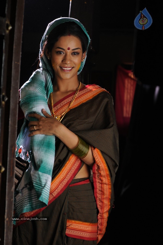 Mumaith Khan Hot Stills - 54 / 82 photos