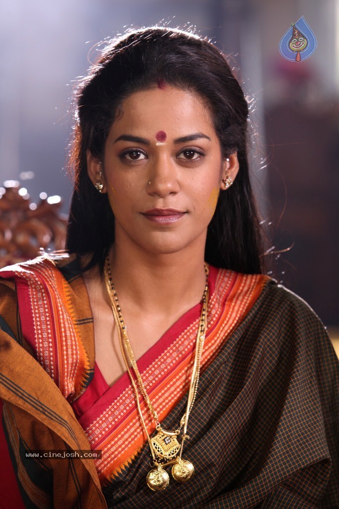 Mumaith Khan Hot Stills - 60 / 82 photos