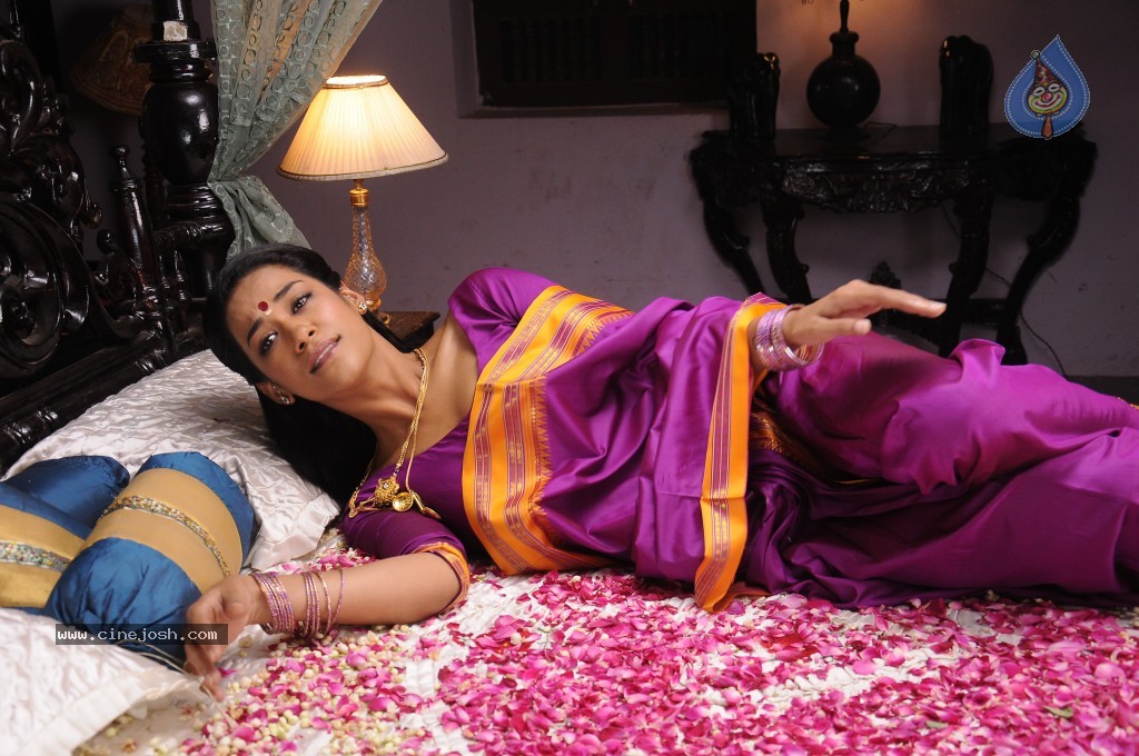 Mumaith Khan Hot Stills - 64 / 82 photos