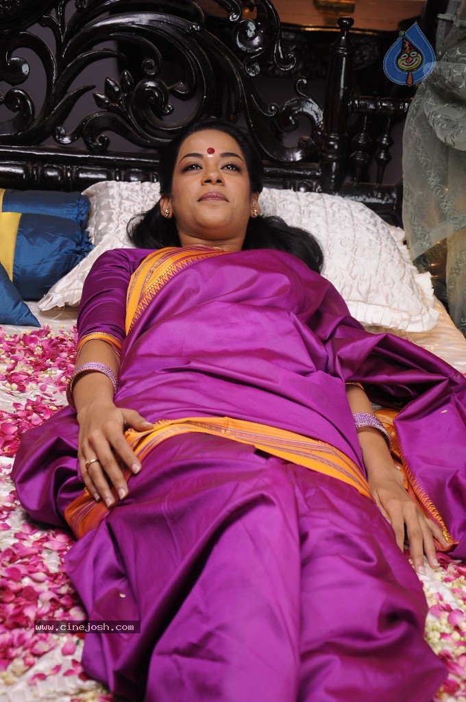 Mumaith Khan Hot Stills - 78 / 82 photos