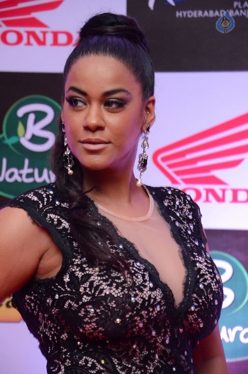 Mumaith Khan New Photos - 10 / 38 photos