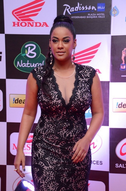 Mumaith Khan New Photos - 33 / 38 photos