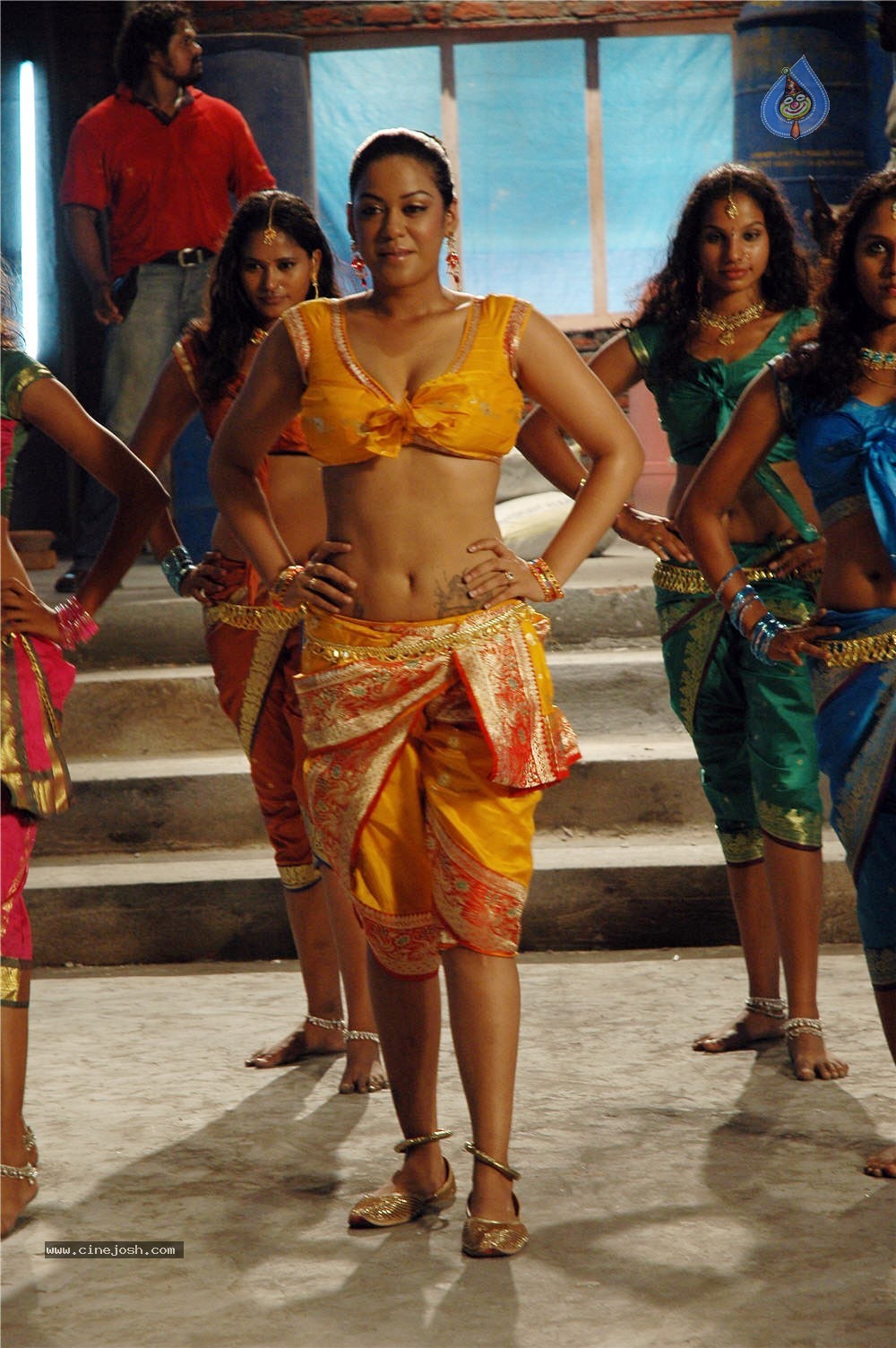 Mumaith Khan Spicy Stills In Sarai Veerraj - 12 / 61 photos