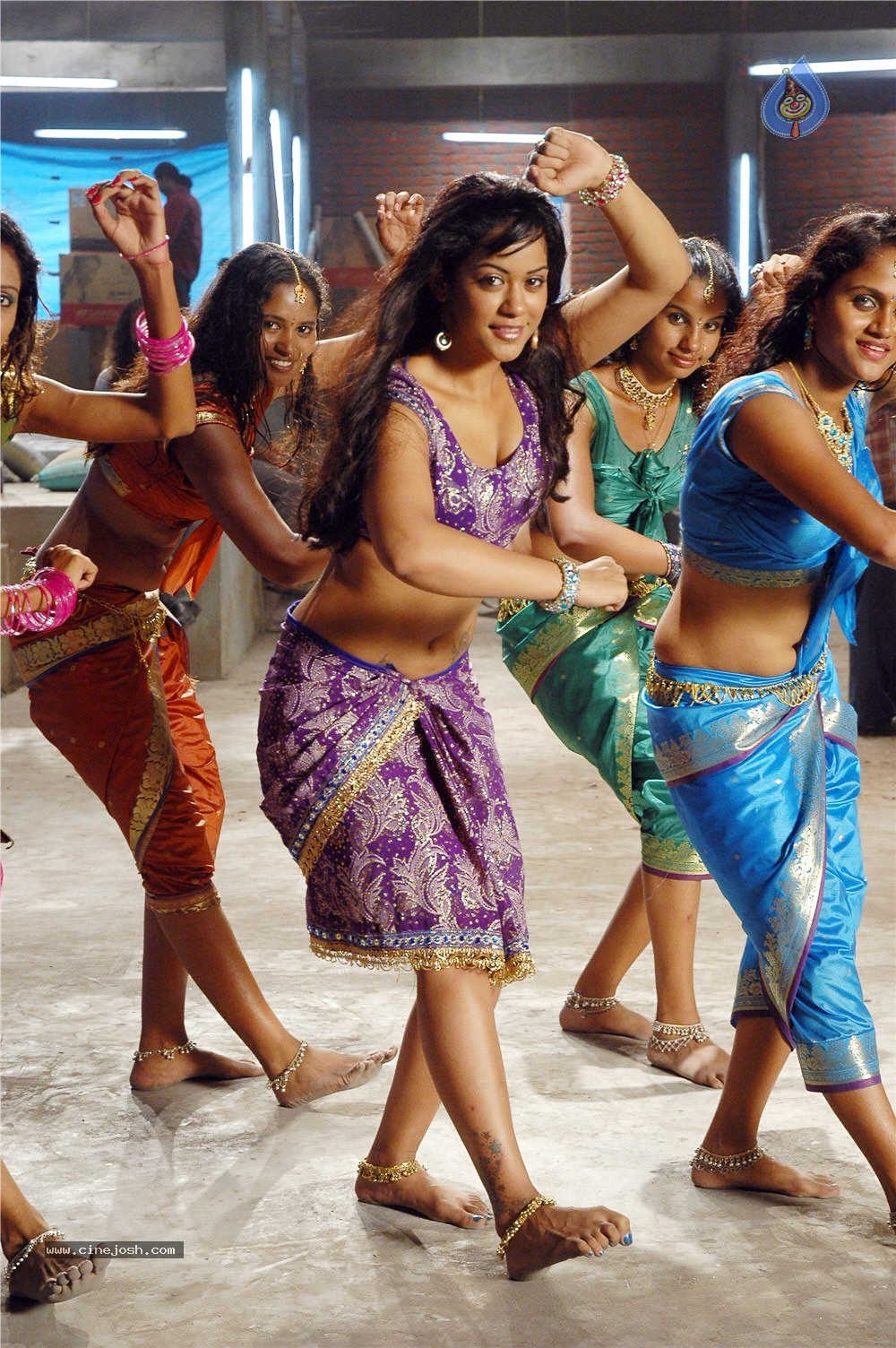 Mumaith Khan Spicy Stills In Sarai Veerraj - 61 / 61 photos