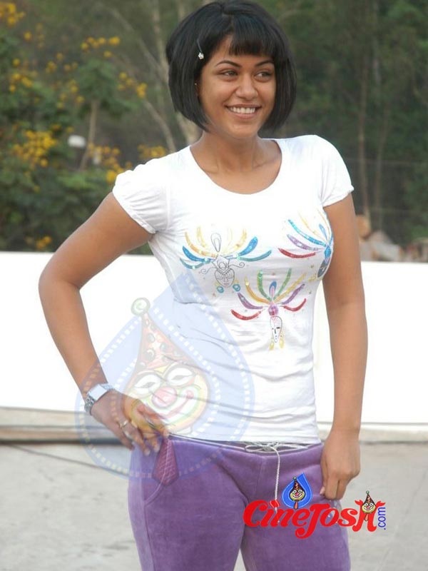 Mummaith Khan - 13 / 34 photos