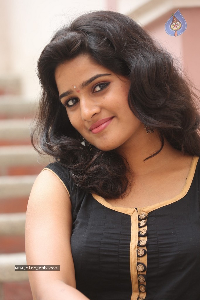 Muneesha Stills - 39 / 80 photos
