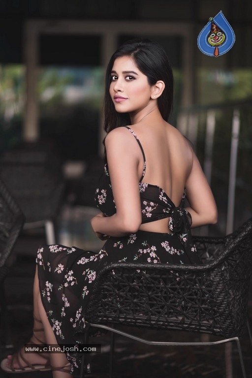 Nabha Natesh New Pics - 1 / 6 photos