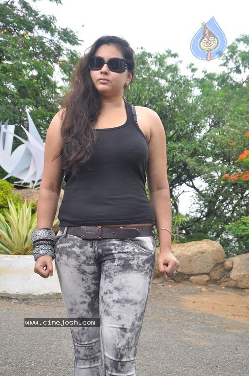 Namitha Hot Stills - 9 / 68 photos