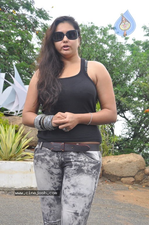 Namitha Hot Stills - 11 / 68 photos