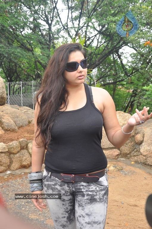 Namitha Hot Stills - 24 / 68 photos