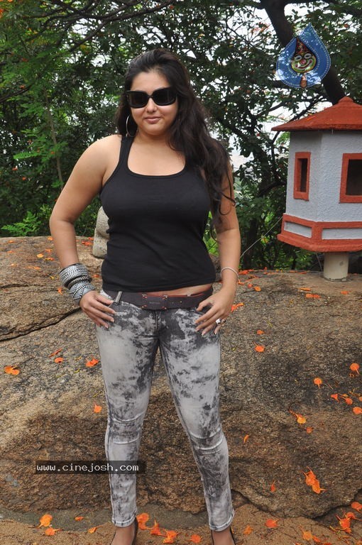 Namitha Hot Stills - 27 / 68 photos